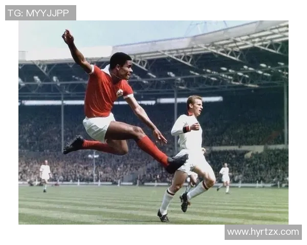 14号球服传奇足球明星的故事与成就回顾 14号球服传奇足球明星的故事与成就回顾