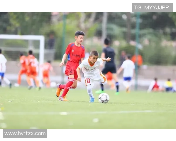 《小小足球星带你探索青少年足球梦想的起航与成长历程》