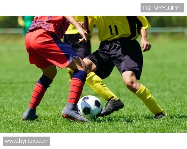 专情于足球梦想的星辰之路:从青涩少年到顶级球员的坚持与奋斗 专情于足球梦想的星辰之路:从青涩少年到顶级球员的坚持与奋斗