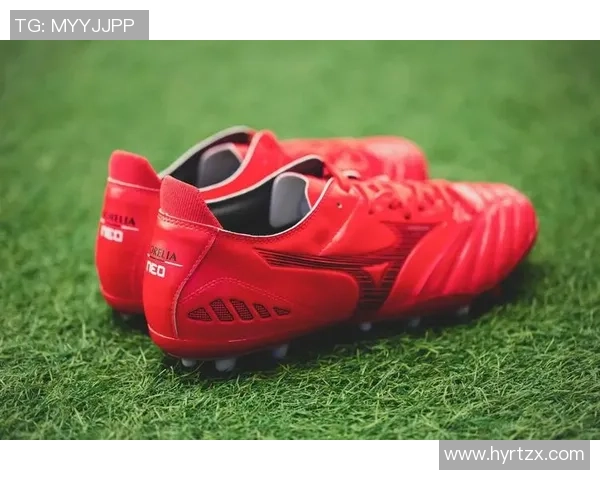 中国足球鞋首次亮相国际赛场 传奇球星亲身穿戴展示品牌魅力 中国足球鞋首次亮相国际赛场 传奇球星亲身穿戴展示品牌魅力