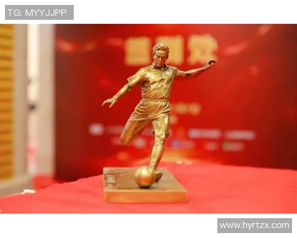 足球巨星风采：炫目背景下的荣耀时刻与无尽热情